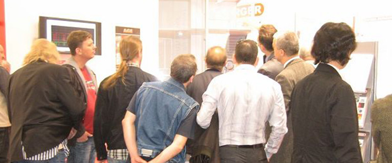 ISH 2009 IN FRANKFURT AM MAIN - GROSSER ANDRANG AUF DEM EICHELBERGER-MESSESTAND